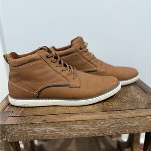 Aldo Tan Sneakers with Minimalist Design and White Sole